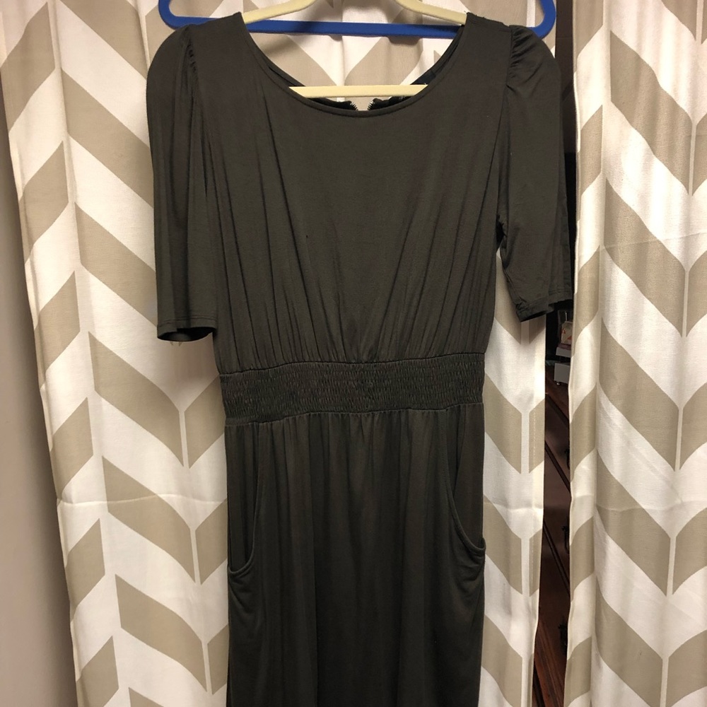 Green dress with pockets